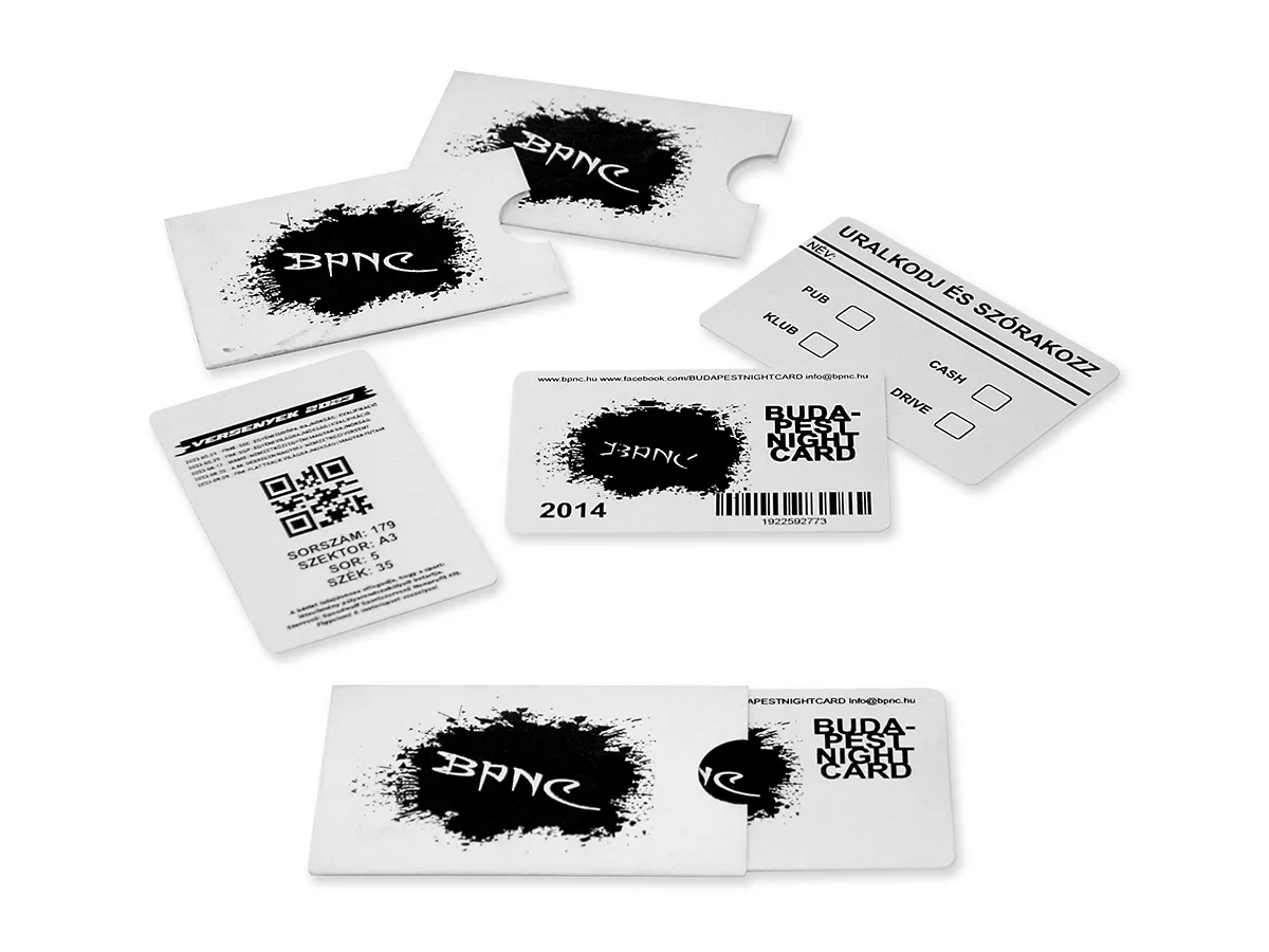Plasztik kártya – egy direkt színes nyomtatás (feketével)